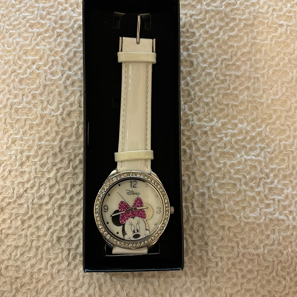 New Disney Minnie Mouse watch. White genuine leather band. Silver trim.